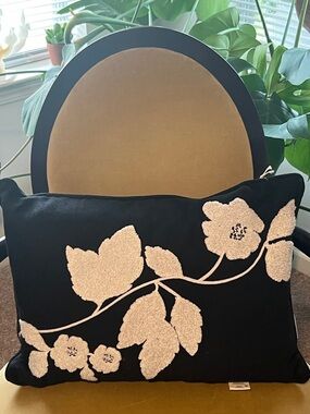 Beautiful Boucle Embroidered Chenille Floral  Pillow 14" x 20", Black/White